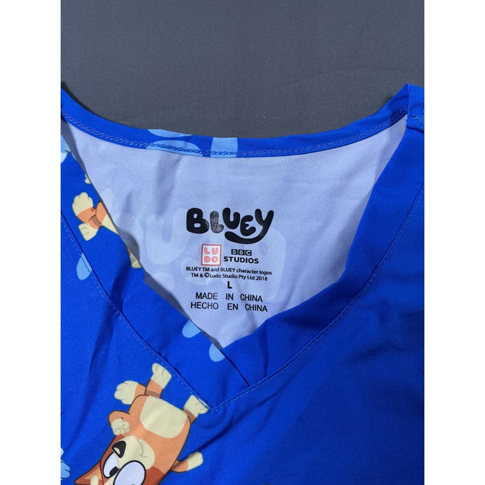 Bluey Character Medical Scrub Top Blue V-Neck Short Sleeve Pockets Size L - Picture 7 of 9